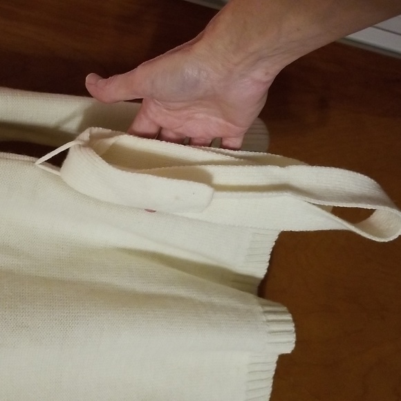 Ivory Cardigan Size Large: C - Picture 8 of 10